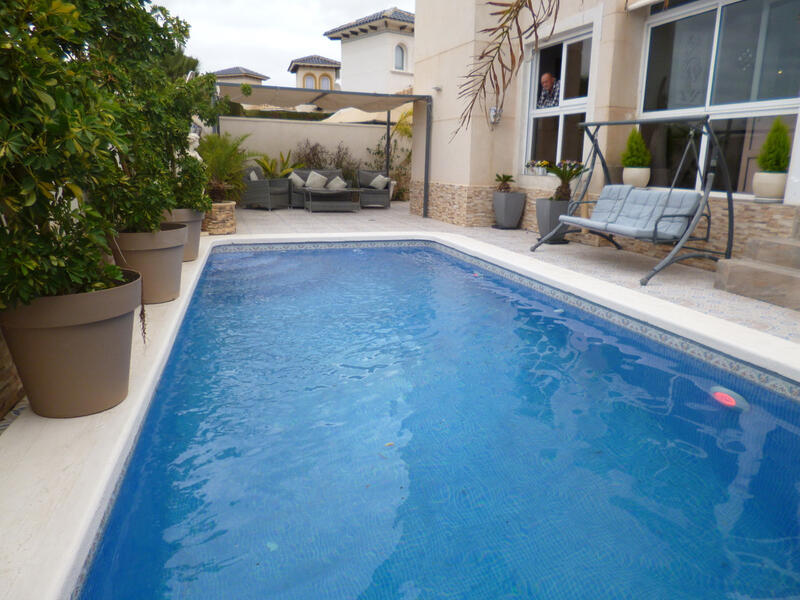 4 soveværelse Villa til salg i Playa Flamenca, Alicante