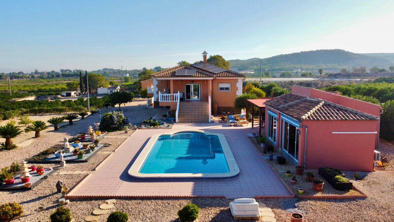4 спальная комната вилла продается в Benejuzar, Alicante
