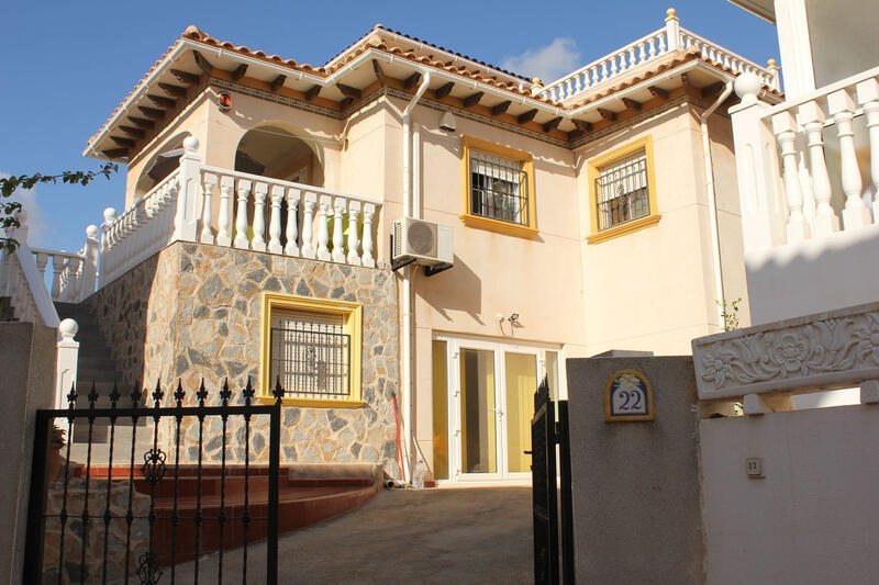 Villa til salgs i La Zenia, Alicante