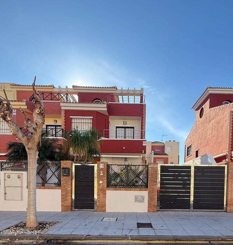 Villa à vendre dans Pilar de la Horadada, Alicante