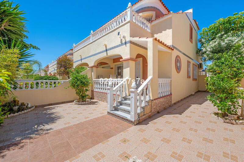 3 slaapkamer Gezinswoning Te koop in La Zenia, Alicante