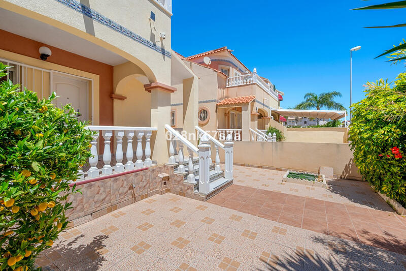 3 slaapkamer Gezinswoning Te koop in La Zenia, Alicante