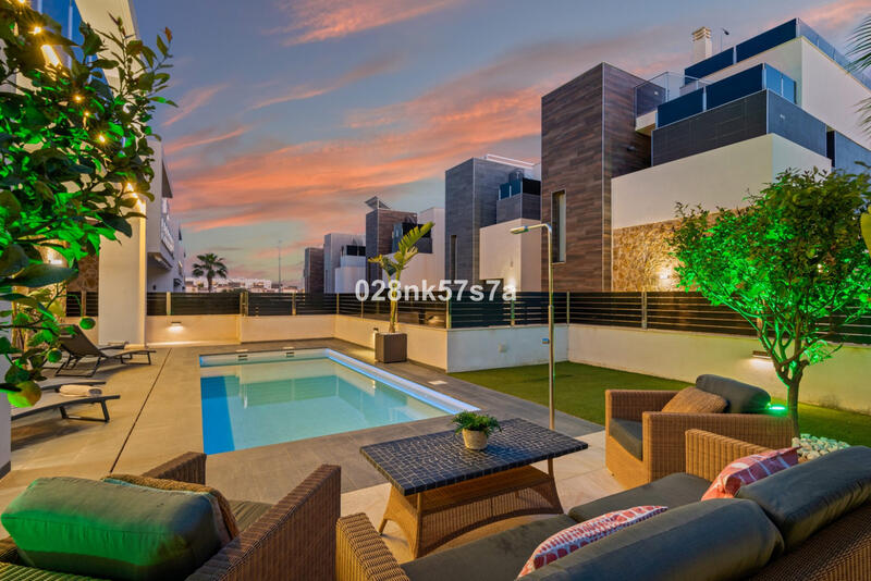 4 sovrum Villa till salu i Campoamor, Alicante