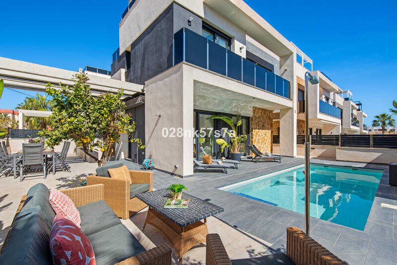 4 sovrum Villa till salu i Campoamor, Alicante