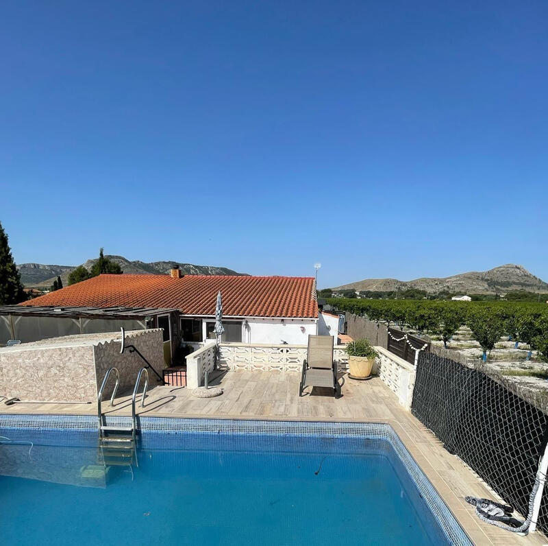 Villa à vendre dans Villena, Alicante