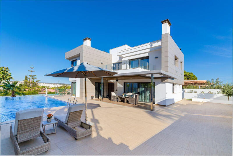 3 Cuarto Villa en venta en Los Balcones, Alicante