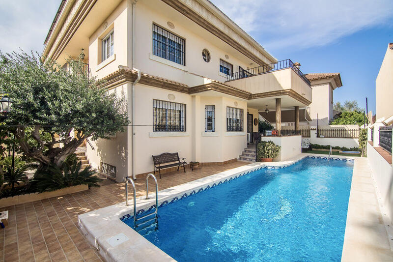 5 спальная комната вилла продается в Almoradí, Alicante