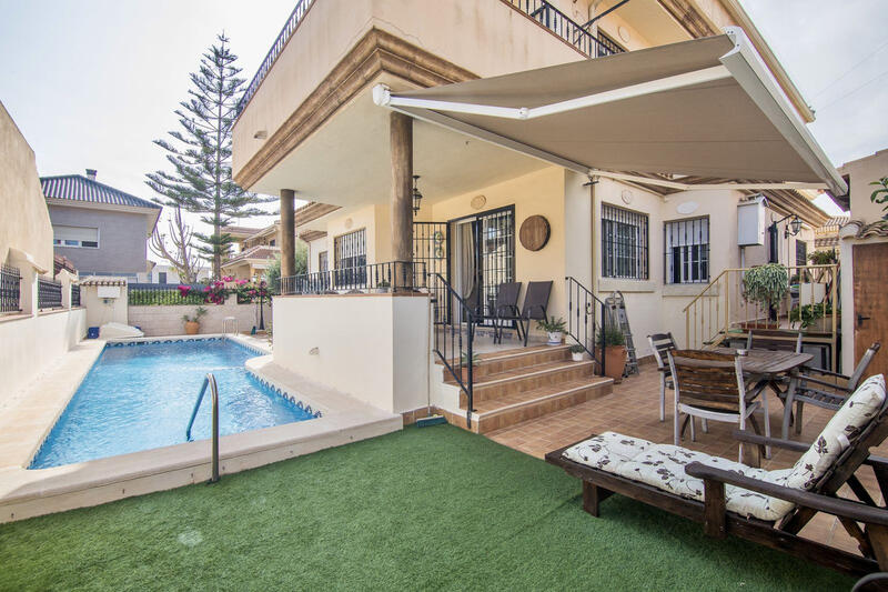 5 спальная комната вилла продается в Almoradí, Alicante