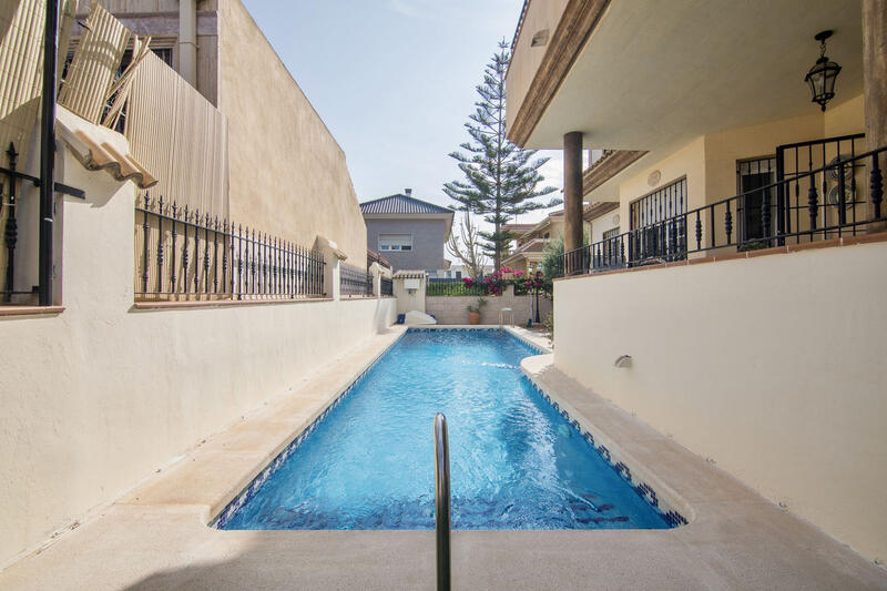 5 спальная комната вилла продается в Almoradí, Alicante