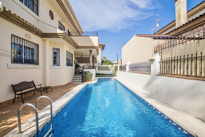 5 спальная комната вилла продается в Almoradí, Alicante