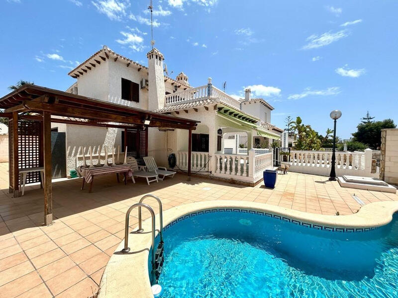 4 soveværelse Villa til salg i La Zenia, Alicante