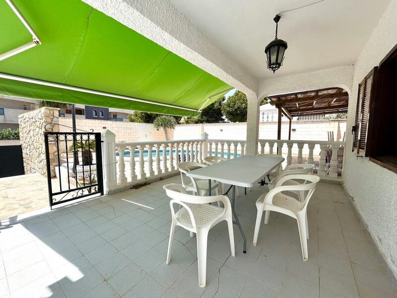 4 soveværelse Villa til salg i La Zenia, Alicante