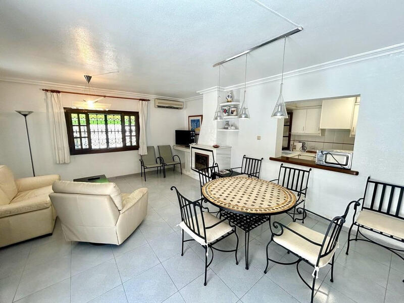 4 soveværelse Villa til salg i La Zenia, Alicante