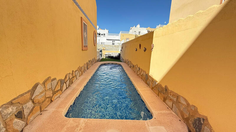 2 bedroom Townhouse for sale
