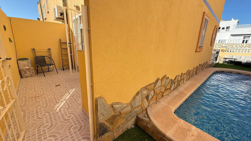 2 bedroom Townhouse for sale