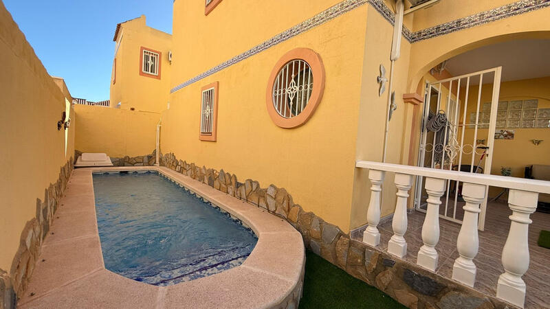 2 bedroom Townhouse for sale