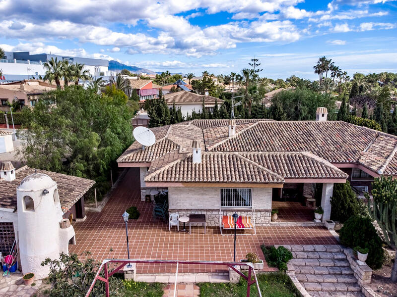 Villa en venta en Benidorm, Alicante