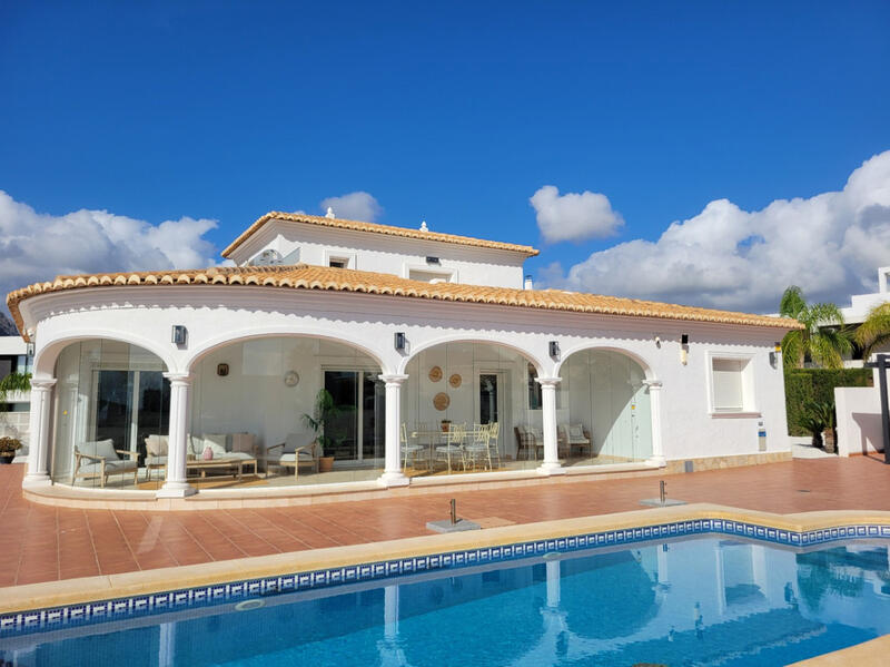 Villa en venta en Calpe, Alicante