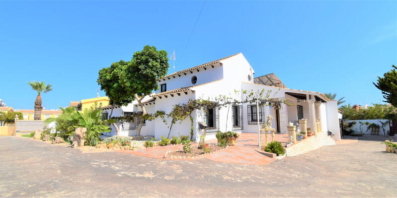 Villa zu verkaufen in Villamartin, Alicante