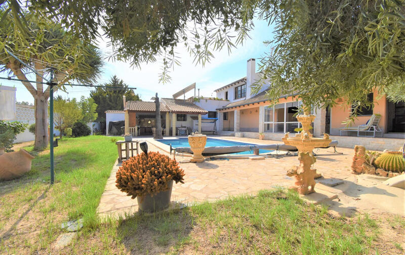 4 chambre Villa à vendre dans Villamartin, Alicante