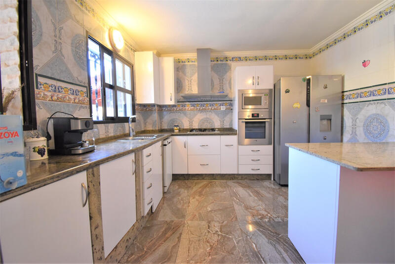 4 chambre Villa à vendre dans Villamartin, Alicante