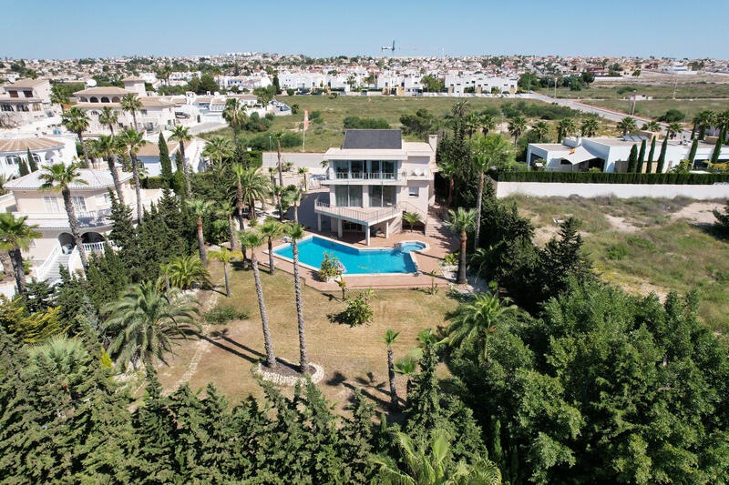 Villa en venta en Ciudad Quesada, Alicante Villa en venta en Ciudad Quesada, Alicante
