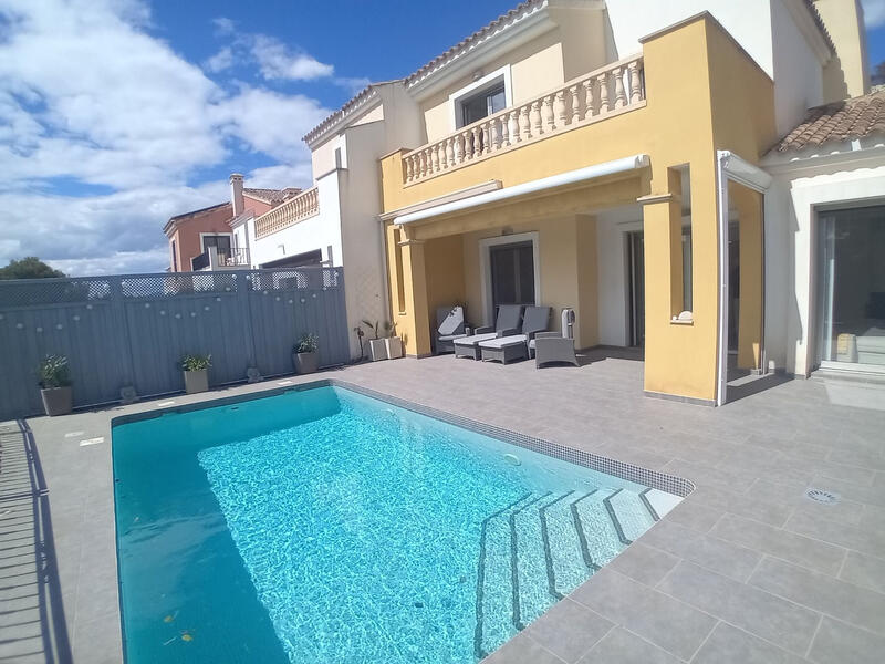 Villa en venta en Algorfa, Alicante