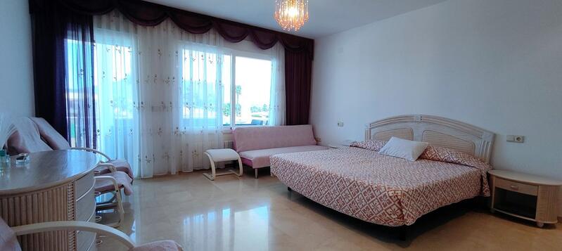 9 bedroom Villa for sale
