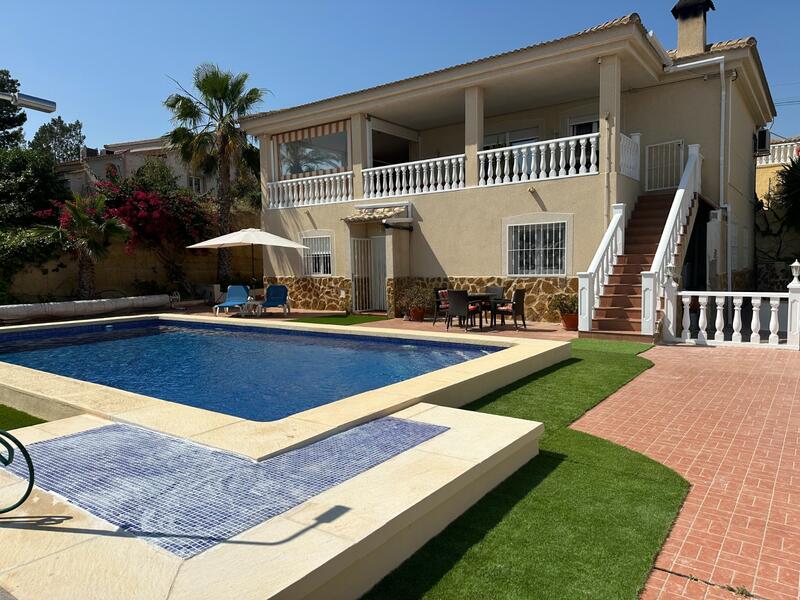 Villa en venta en Algorfa, Alicante