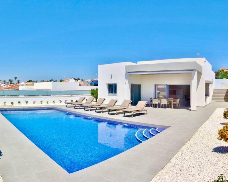 Villa til salgs i Rafal, Alicante