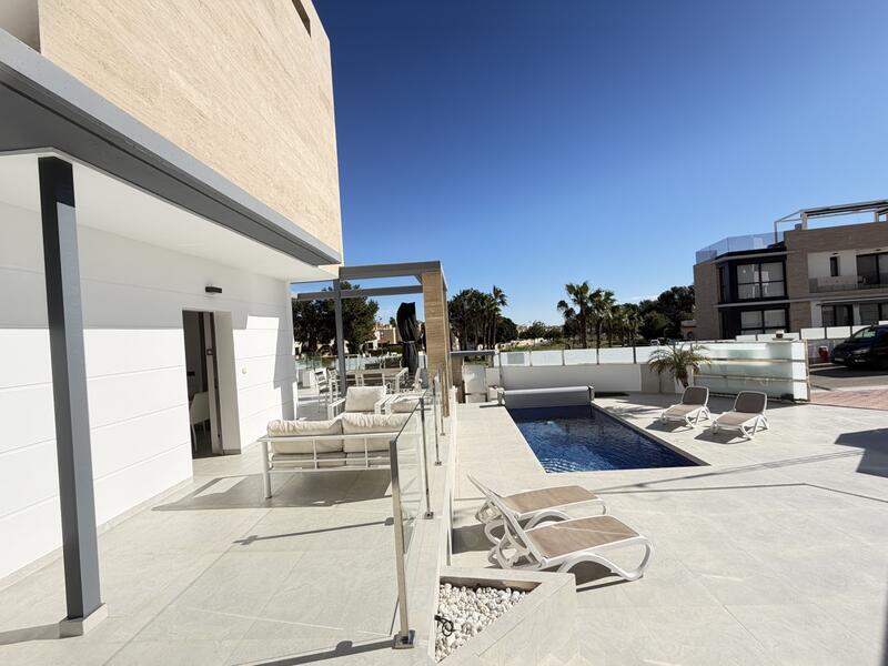 4 Schlafzimmer Villa zu verkaufen in Villamartin, Alicante