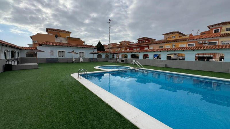 Gezinswoning Te koop in Torrevieja, Alicante