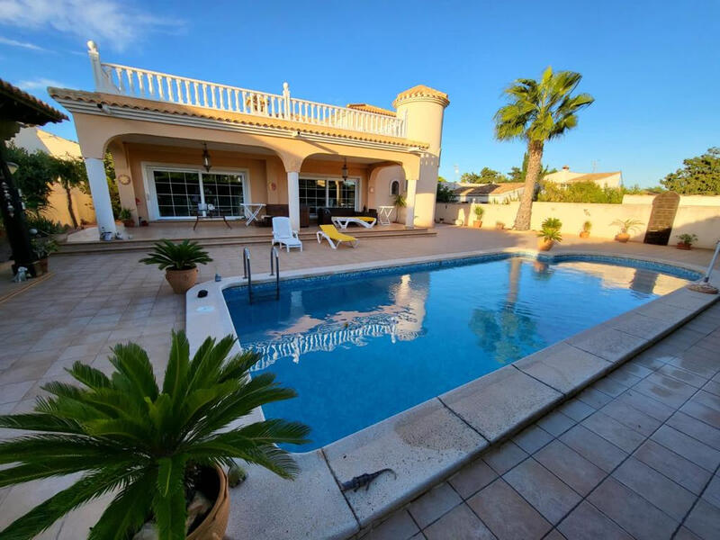 Villa for sale in Playa Flamenca, Alicante