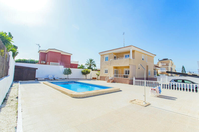 Villa til salg i Torrevieja, Alicante
