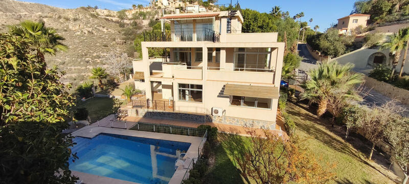 Villa zu verkaufen in El Campello, Alicante Villa zu verkaufen in El Campello, Alicante