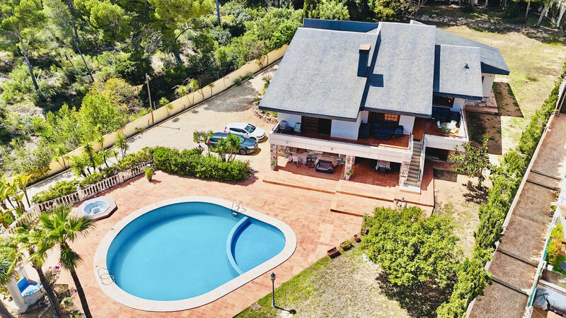 Villa for sale in La Nucia, Alicante