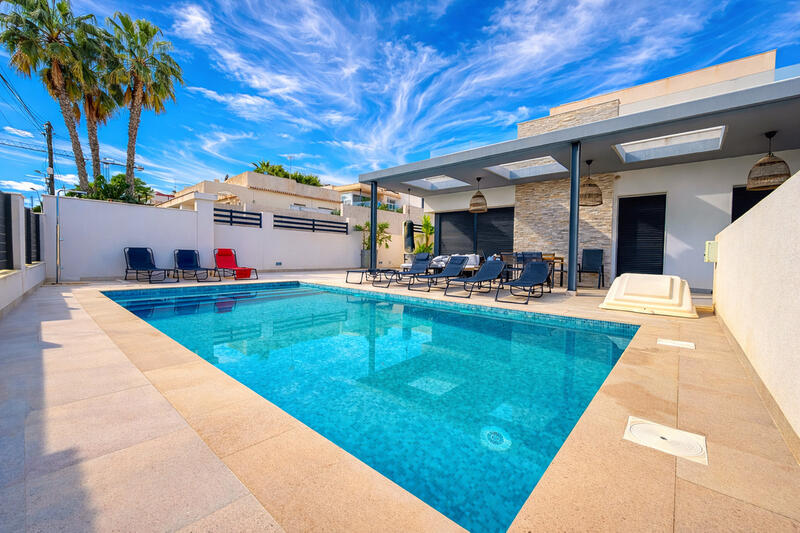 Villa til salgs i Los Balcones, Alicante