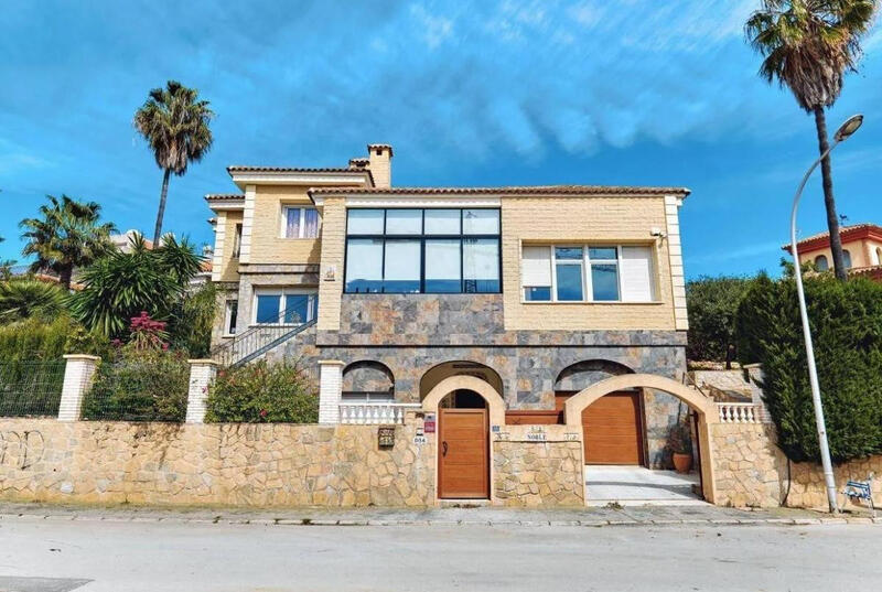 Villa for sale in Campoamor, Alicante