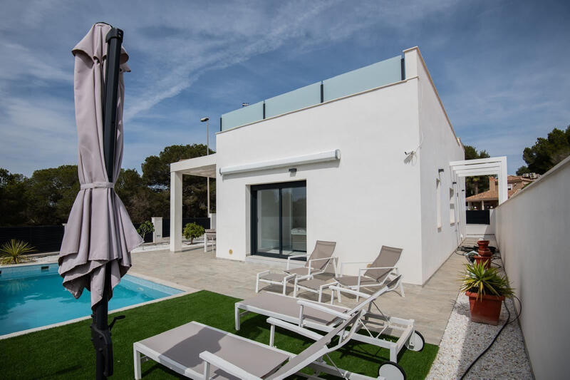 Villa for sale in Pilar de la Horadada, Alicante