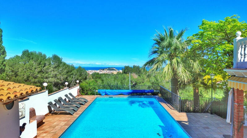Villa Te koop in Denia, Alicante