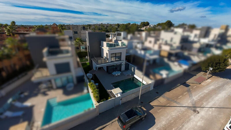 Villa for sale in San Miguel de Salinas, Alicante