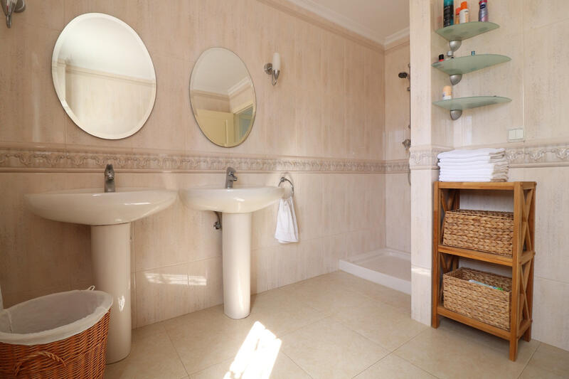 3 slaapkamer Villa Te koop 3 slaapkamer Villa Te koop