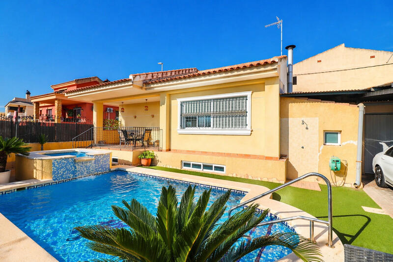 Villa zu verkaufen in Almoradí, Alicante