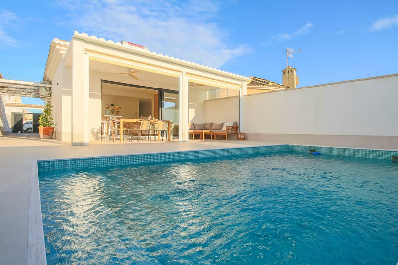 Villa Te koop in Torrevieja, Alicante