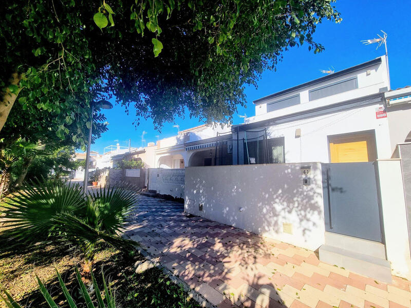 Villa til salg i Mil Palmeras, Alicante