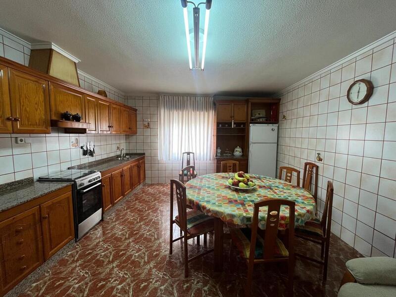 4 slaapkamer Gezinswoning Te koop 4 slaapkamer Gezinswoning Te koop