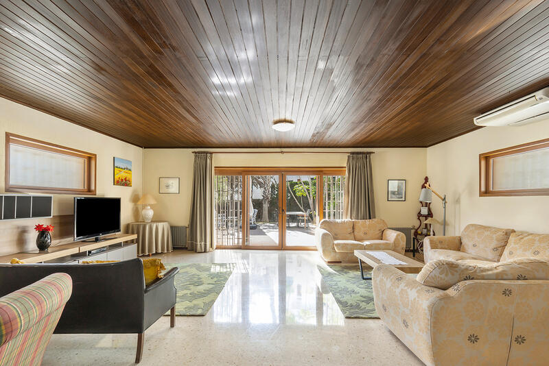 Villa for sale in Villamartin, Alicante