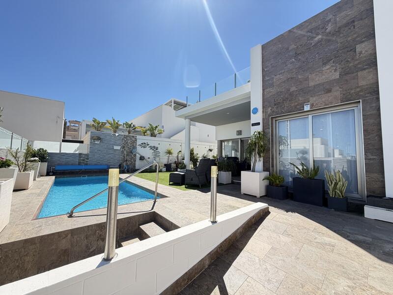 Villa à vendre dans Villamartin, Alicante