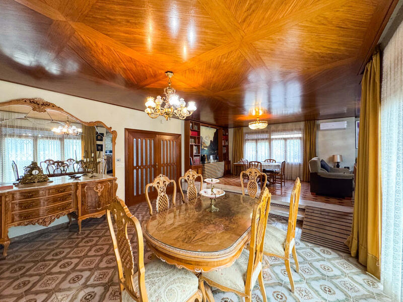 7 slaapkamer Villa Te koop 7 slaapkamer Villa Te koop