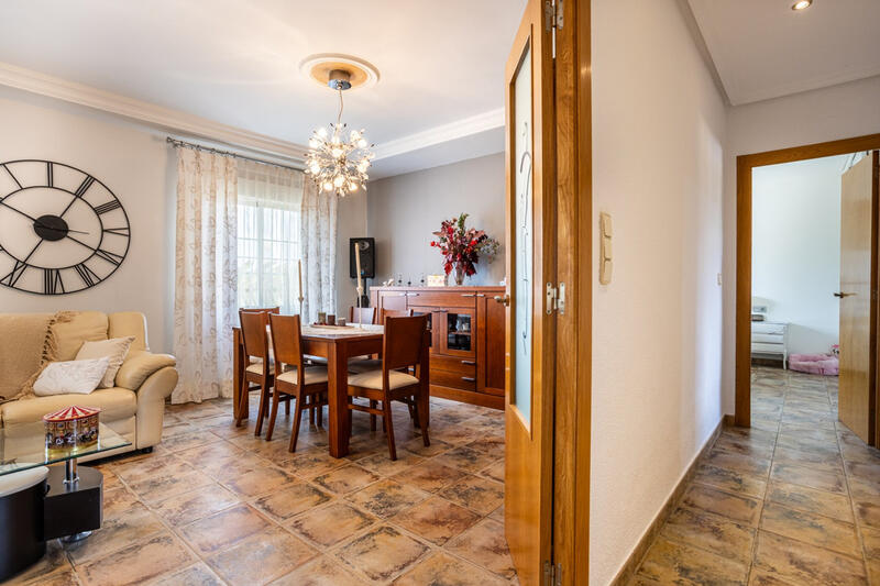5 Schlafzimmer Villa zu verkaufen 5 Schlafzimmer Villa zu verkaufen